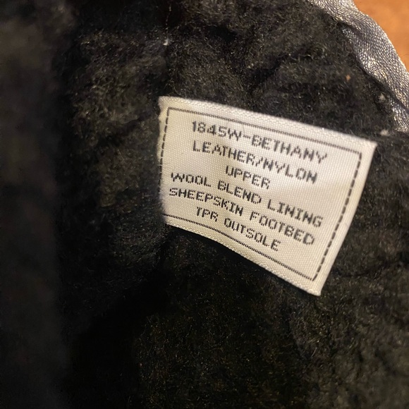 Bearpaw Bethany style women’s size 7 black and silver winter boots - Picture 7 of 8